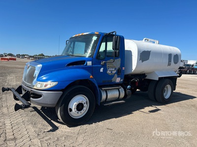 2018 International 4300 4x2 Camion à eau