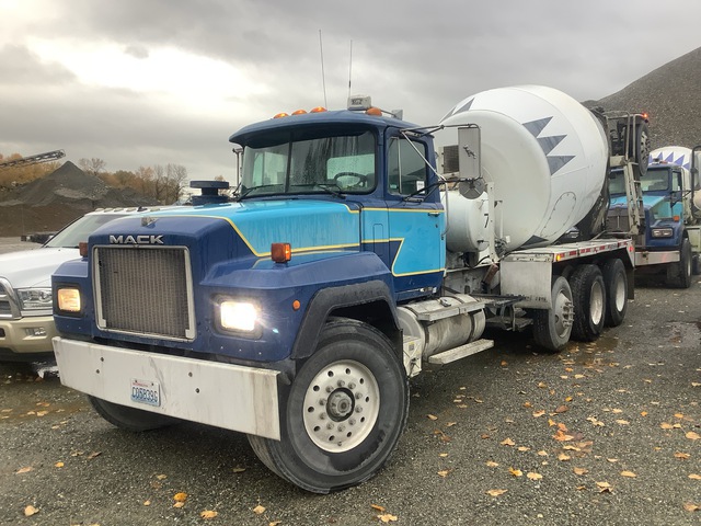 2001 Mack RD690S 10x4 Mixer Truck