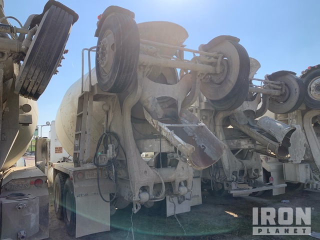 CAMIóN REVOLVEDOR 2006 PETERBILT MCNEILUS 10.5 CYD