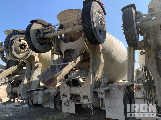 CAMIóN REVOLVEDOR 2006 PETERBILT MCNEILUS 10.5 CYD