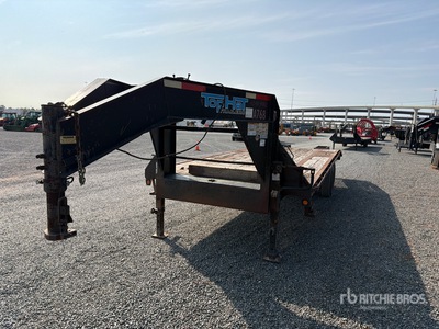 2017 Top Hat 25 ft T/A Gooseneck Equipment Trailer