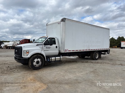 2016 Ford F-750 4x2 شاحنة فان