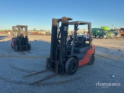 2011 Toyota 8FGU25 4500 lb Pneumatic Tire Heftruck