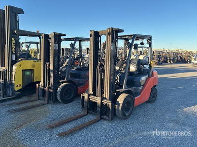 2011 Toyota 8FGU25 4500 lb Pneumatic Tire Heftruck