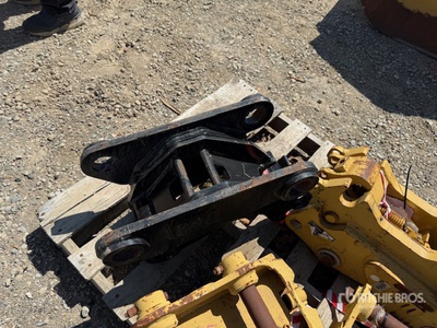 Cat  Quick Coupler - Fits Cat 446B/450