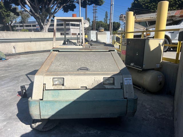 2004 (unverified) Tennant 800 Floor Sweeper (Inoperable)