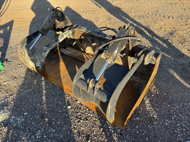 2018 Wacker Neuson 72 in Grapple Wheel Loader Bucket