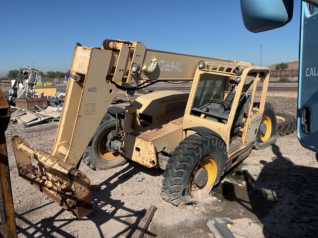 1998 Gehl DL10H Telehandler (Inoperable) 1998 Gehl DL10H Telehandler (Inoperable)