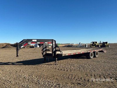 2007 Lone Star 24 ft T/A Gooseneck Equipment Trailer