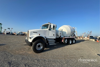 2003 Kenworth W900 8x4 Mixer Truck