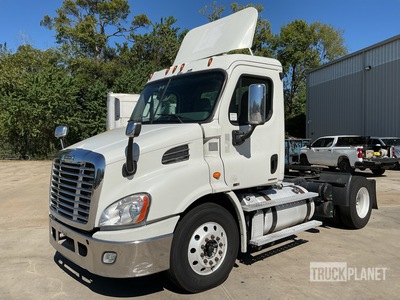 2012 Freightliner CA113 4x2 S/A Day Cab Truck Tractor