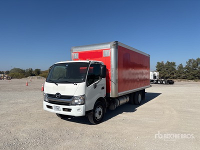 2018 Hino 195 4x2 Camion fourgon