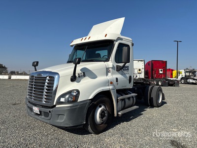 2015 Freightliner Cascadia 125 4x2 S/A Dagcabine Trekker