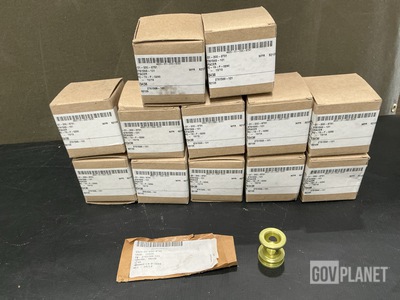 (13) Parker-Hannifin 2761568-101 Valve Spacers