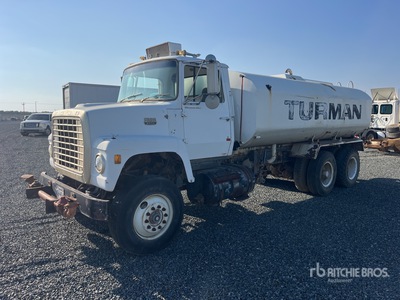 Ford 8000 6x4 Camion à eau (Inoperable)