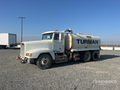 1995 Freightliner FLD120 4000 gal 6x4 Water Truck