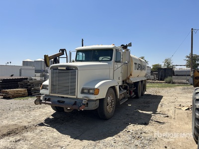 1995 Freightliner FLD120 4000 gal 6x4 Water Truck