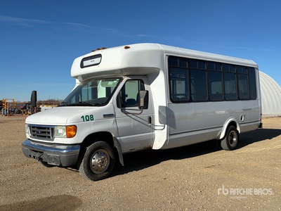 2006 Ford E-450 20-Seat Transit Autobús