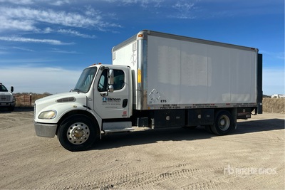2004 Freightliner M2 106 4x2 Furgoneta caja cerrada