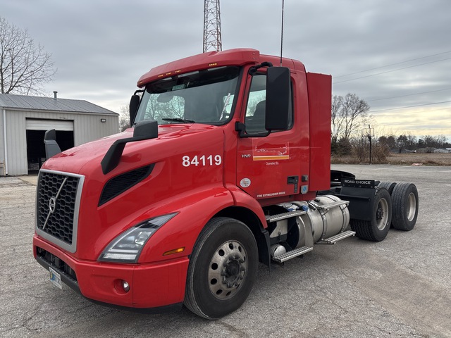 2021 Volvo VNR 6x2 T/A Day Cab Truck Tractor