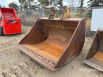 Brandt 82 in 4 cyd Q/C Cleanup Excavator Bucket - Fits John Deere 470G