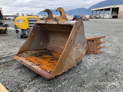 Brandt 60 in Cleanup Excavator Bucket