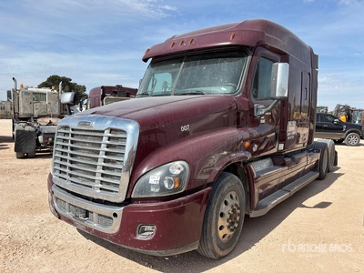 2016 Freightliner Cascadia 125 6x4 T/A Sleeper Truck Tractor