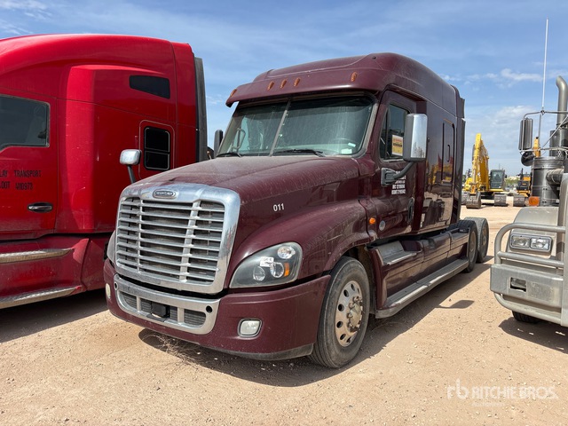 2017 Freightliner Cascadia 125 6x4 T/A Sleeper Truck Tractor