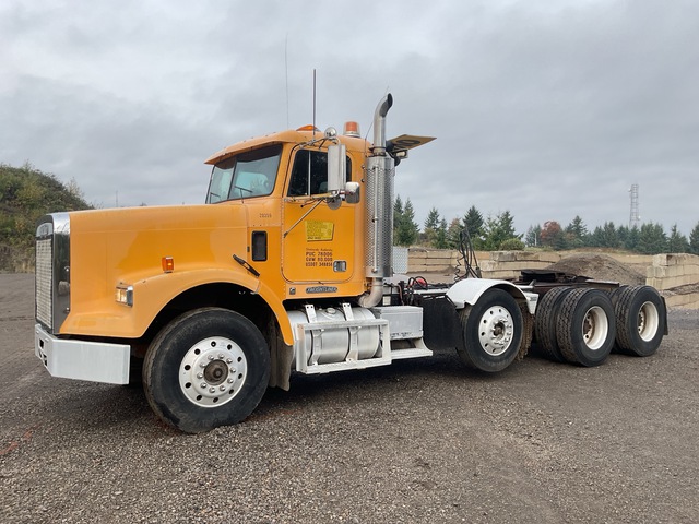 1993 Freightliner FLD 120 8x4 Tri/A Day Cab Truck Tractor