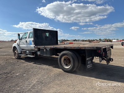 2012 Ford F-750 4x2 Crew Cab Platte vrachtwagen