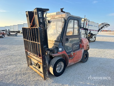 2011 Toyota 7FDU35 7000 lb Cushion Tire Forklift