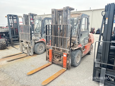 2011 Toyota 7FDU35 7000 lb Pneumatic Tire Chariot Élévateur