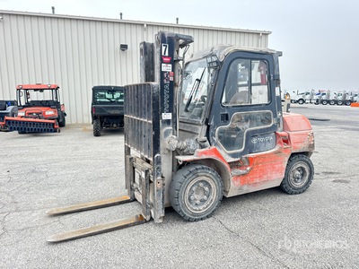 2011 Toyota 7FDU35 7000 lb Pneumatic Tire Chariot Élévateur
