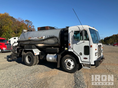 2001 Rosco Maximizer II 1850 gal on 2001 Peterbilt 320 4x2 Asphalt Distributor Truck