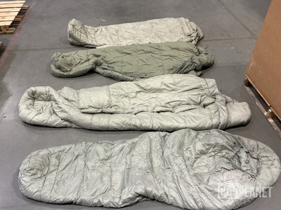 (64) Sleeping Bags