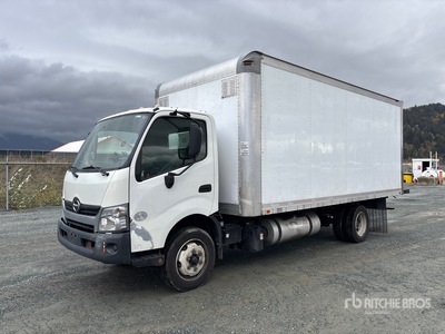 2018 Hino 740 4x2 Van Truck