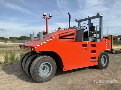 1999 STA VP2400 8 Wheel Pneumatic Roller