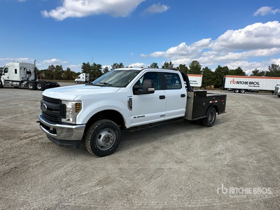 2019 Ford F-350 XL 4x4 Crew Cab F-350 Flatbed Truck