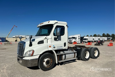 2016 Freightliner Cascadia 113 6x4 T/A Day Cab Truck Tractor