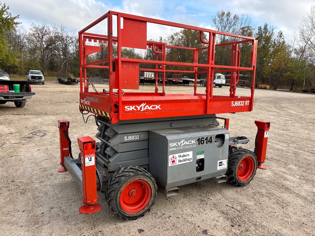 2012 Skyjack SJ6832 RT Dual Fuel 4x4 Scissor Lift 2012 Skyjack SJ6832 RT Dual Fuel 4x4 Scissor Lift
