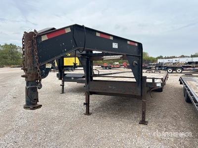 2002 CS 25 ft T/A Gooseneck Equipment Trailer