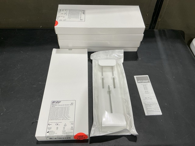 (5) Stryker CAT02438 FlowPort II Cannulas