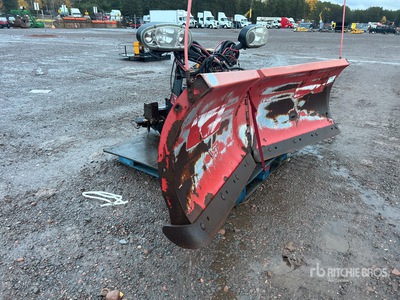 Boss 8 ft 2 in Chasse-neige