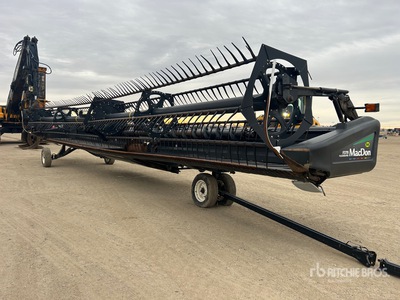 2009 MacDon FD70 Combine Header