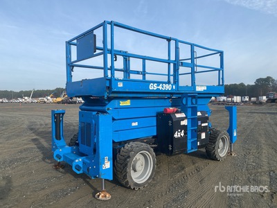 2018 Genie GS-4390 RT 4x4 Dual Fuel Plateforme élévatrice à ciseaux