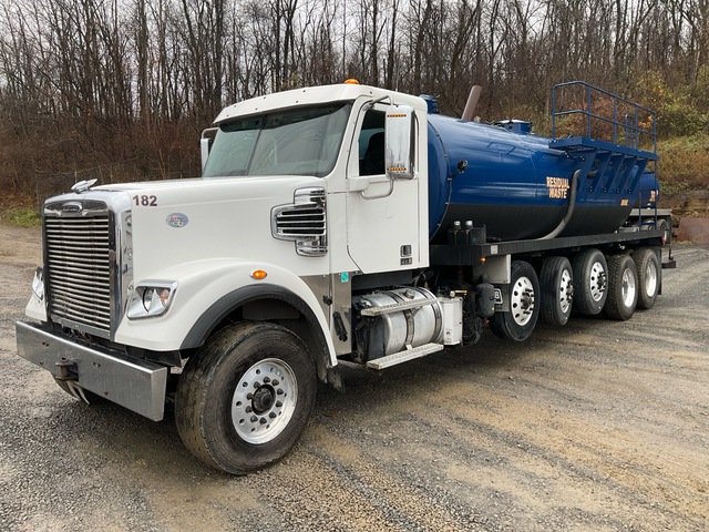 2019 Curry Supply on 2019 Freightliner 122SD 12x4 Vacuum Tanker Truck 2019 Curry Supply on 2019 Freightliner 122SD 12x4 Vacuum Tanker Truck