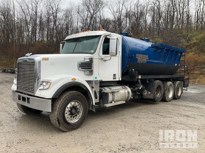 2019 Curry on 2022 Freightliner 122SD 8x4 Vacuüm tankwagen