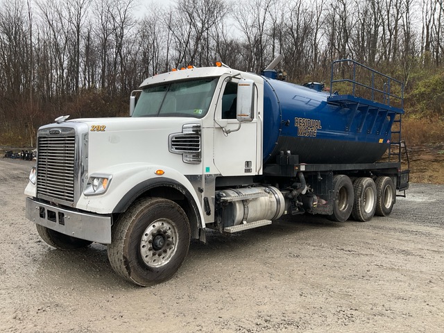 2019 Curry Supply on 2020 Freightliner 122SD 8x4 Vacuum Tanker Truck 2019 Curry Supply on 2020 Freightliner 122SD 8x4 Vacuum Tanker Truck