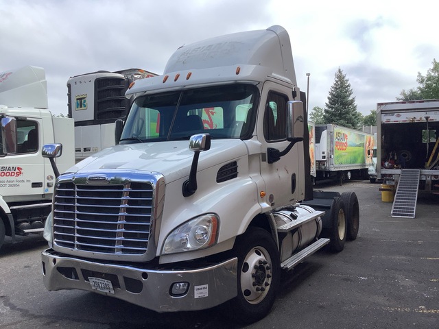 2012 Freightliner Cascadia 6x4 T/A Day Cab Truck Tractor