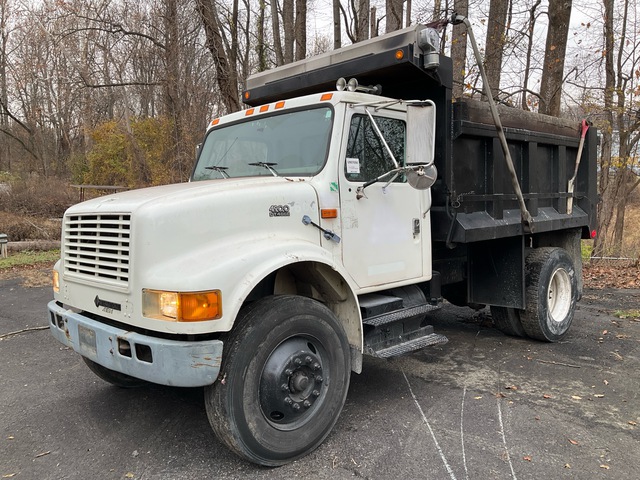 2000 International 4900 4x2 T/A Dump Truck